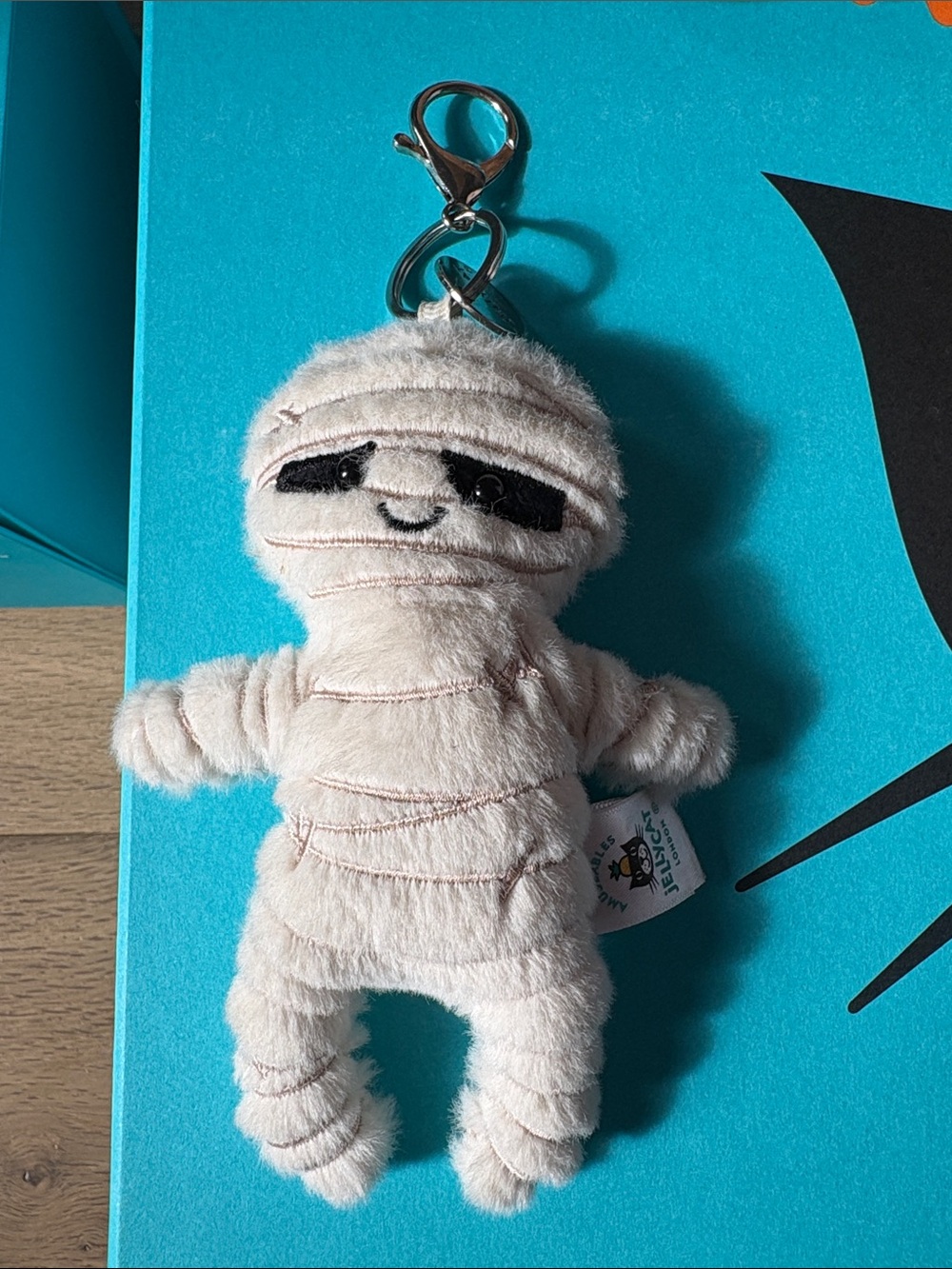 Jellycat Mummy bagcharm. New without tags attached. Fastship.